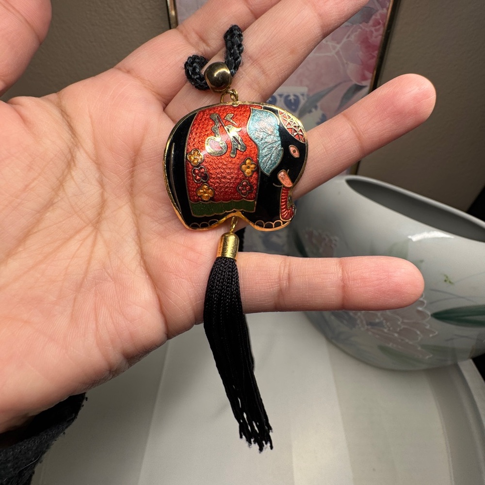 Cloisonné elephant necklace - Picture 13 of 16